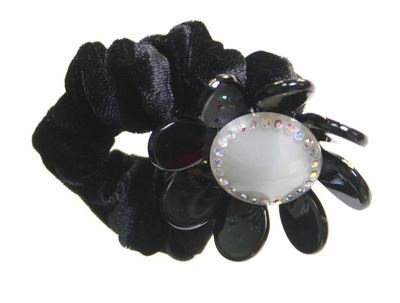Caravan Velvet Rose Stone White On Black