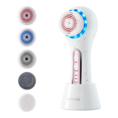 UMICKOO Face Scrubber Exfoliator,Facial Cleansing Brush Rechargeable IPX7 Waterproof with 5 Brush Heads,Electric Face Spin Brush for Exfoliating, Massaging and Deep Cleansing (White+Pink)