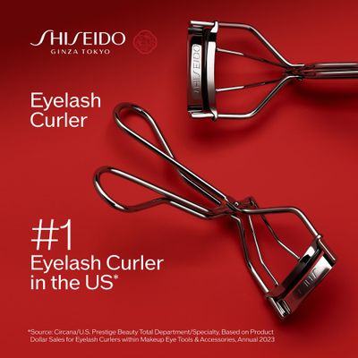 Shiseido Eyelash Curler - Crimps &amp; Curls Lashes for Perfect, Eye-Framing Fringe - Gentle &amp; Safe - Includes Replacement Pad