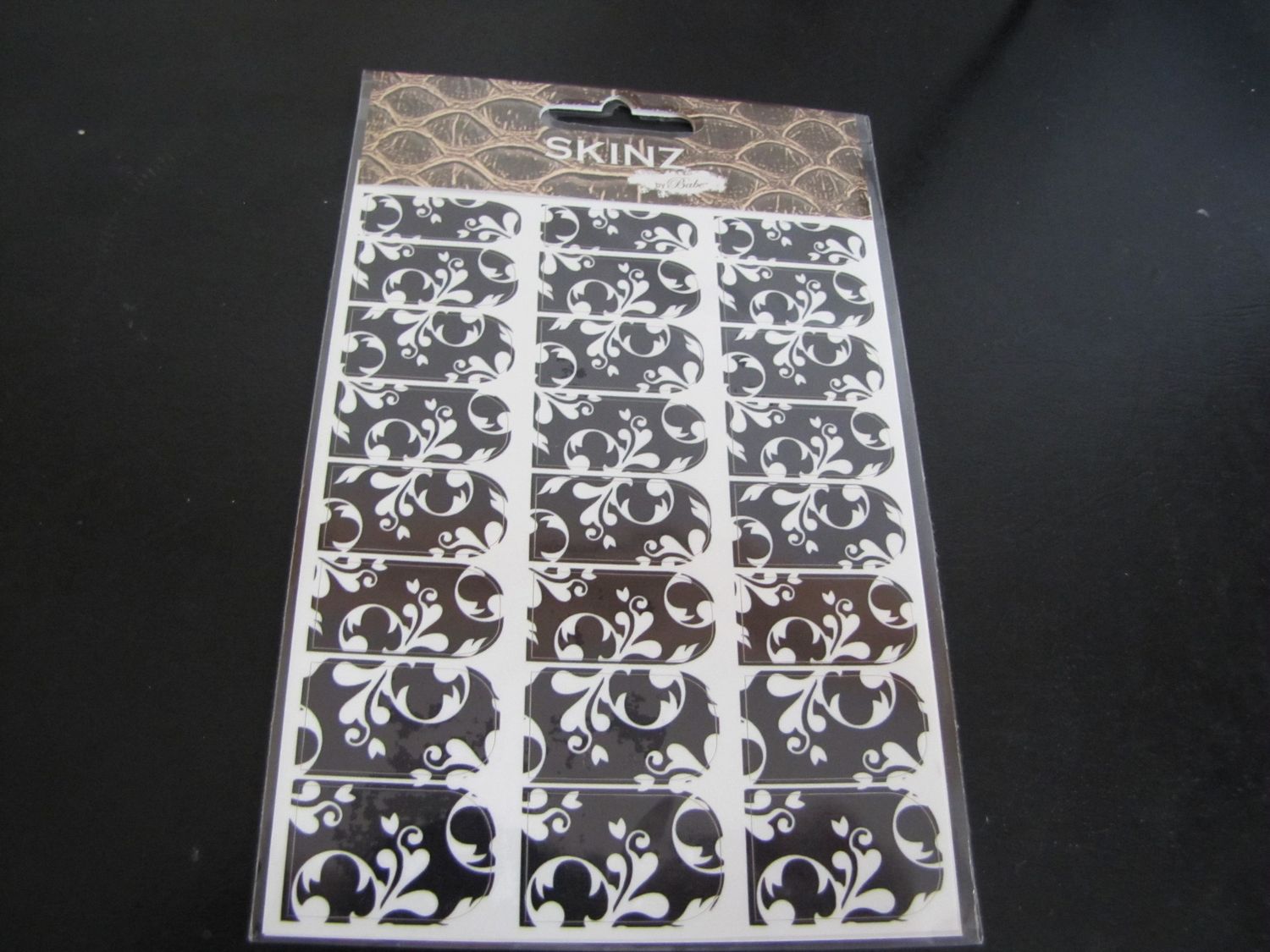 Skinz Nail Decals 24 Count Black and White Floral