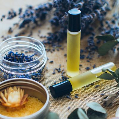 Sunflower Perfume Oil, 0.3 Oz Portable Roll-On Fragrance with Long-Lasting Scent, Delightful Essential Oils and Jojoba Oil For Daily Use