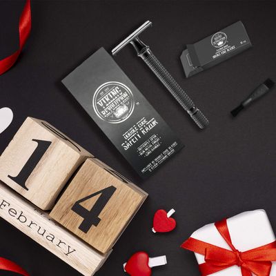SHAVING REVOLUTION Long Handle Double Edge Safety Razor - Butterfly Open Razor 10 Japanese Stainless Steel Double Edge Blades - Close, Clean Shaving Razor Men., Black Long Handle, 12 Piece Set