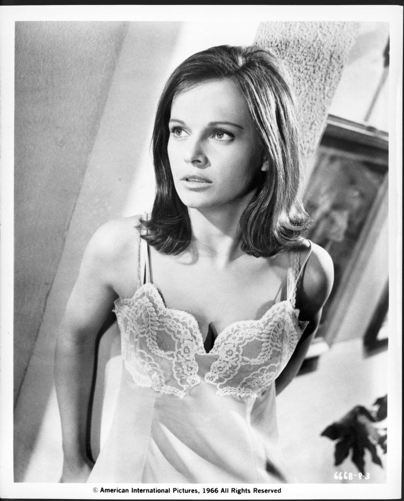 Posterazzi Dr. Goldfoot And The Girl Bombs Laura Antonelli 1966 (5026447) Photo Poster Print, (16 x 20)