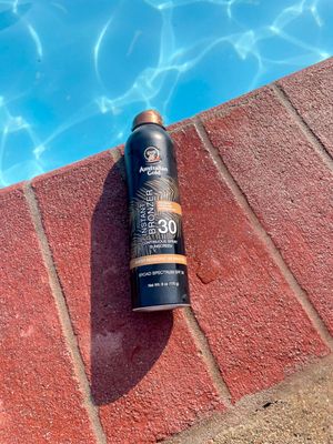 Australian Gold Continuous Spray Sunscreen with Instant Bronzer SPF 30, 6 Ounce, Immediate Glow &amp; Dries Fast, Water Resistant Non Greasy, Vegan and PETA Approved, Bronzer New, Cocoa Dreams Scent