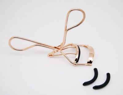 EMILYSTORES Professional Makeup Tool for Eyelashes with 2 Replacement Silicone Refill Pads Pinch Pain Free Metal Eyelash Curler 1PC, Golden Color