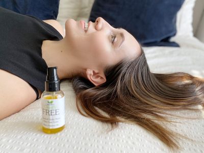 Isabella's Clearly Free, Natural Anti Dandruff Oil | Itch Relief for Dry Itchy Scalp, Dermatitis, Psoriasis, Cradle Cap | Jojoba, Cedarwood, Manuka, Tea Tree | for Adults and Kids, Made in USA