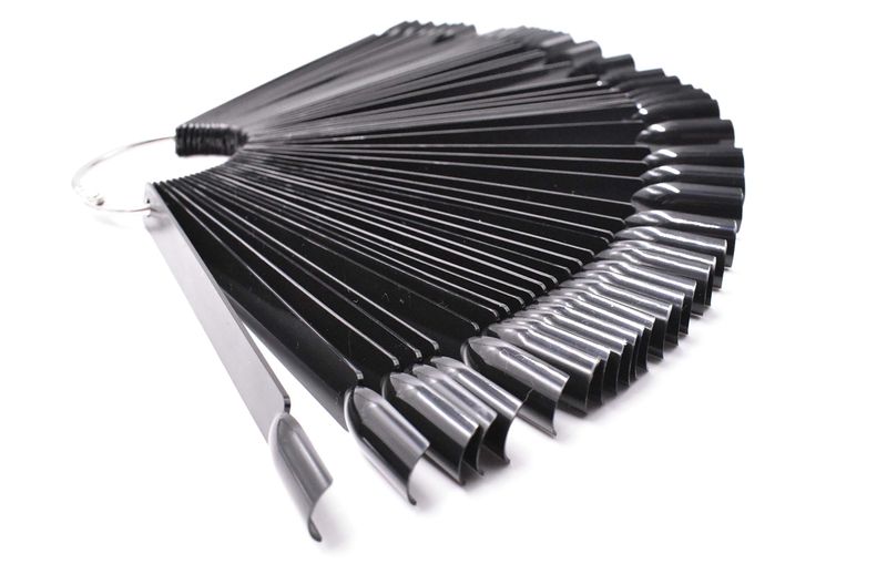 2 Sets 100 Tips Fan Shape Plastic Nail Art Tips Display Polish Board Display Practice Sticks with Metal Split Ring Holder (Black)