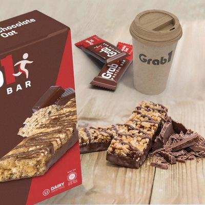 Grab1 Protein Bars, Chocolate Oat Protein Bar (2 Pack - 10 Bars)  Delicious and Nutritious  Low Calorie  Perfect for Snacking