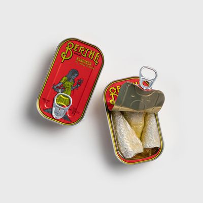 Wild Caught Sardines in Olive Oil from Portugal - 4.4 oz / 125 g - 19g Protein per Serving - Great for Snack, Pasta &amp; Seafood Recipes