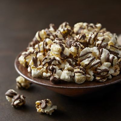 G.H. Cretors, Dark Chocolatey Drizzle Popcorn (6 Pack - 5.5 Oz Each)