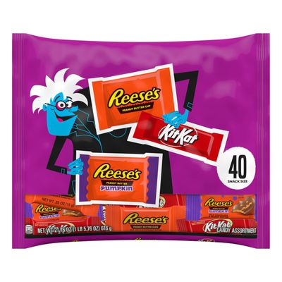 KIT KAT and REESE&#39;S Assorted Milk Chocolate Snack Size, Halloween Candy Bag, 21.76 oz (40 Pieces)