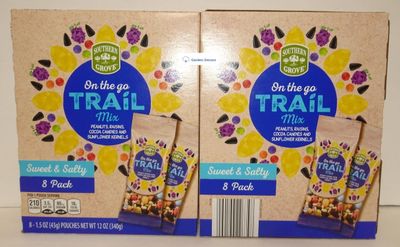 Southern Grove On The Go Trail Mix Sweet &amp; Salty 8 Pack 12oz 340g (Two Boxes)