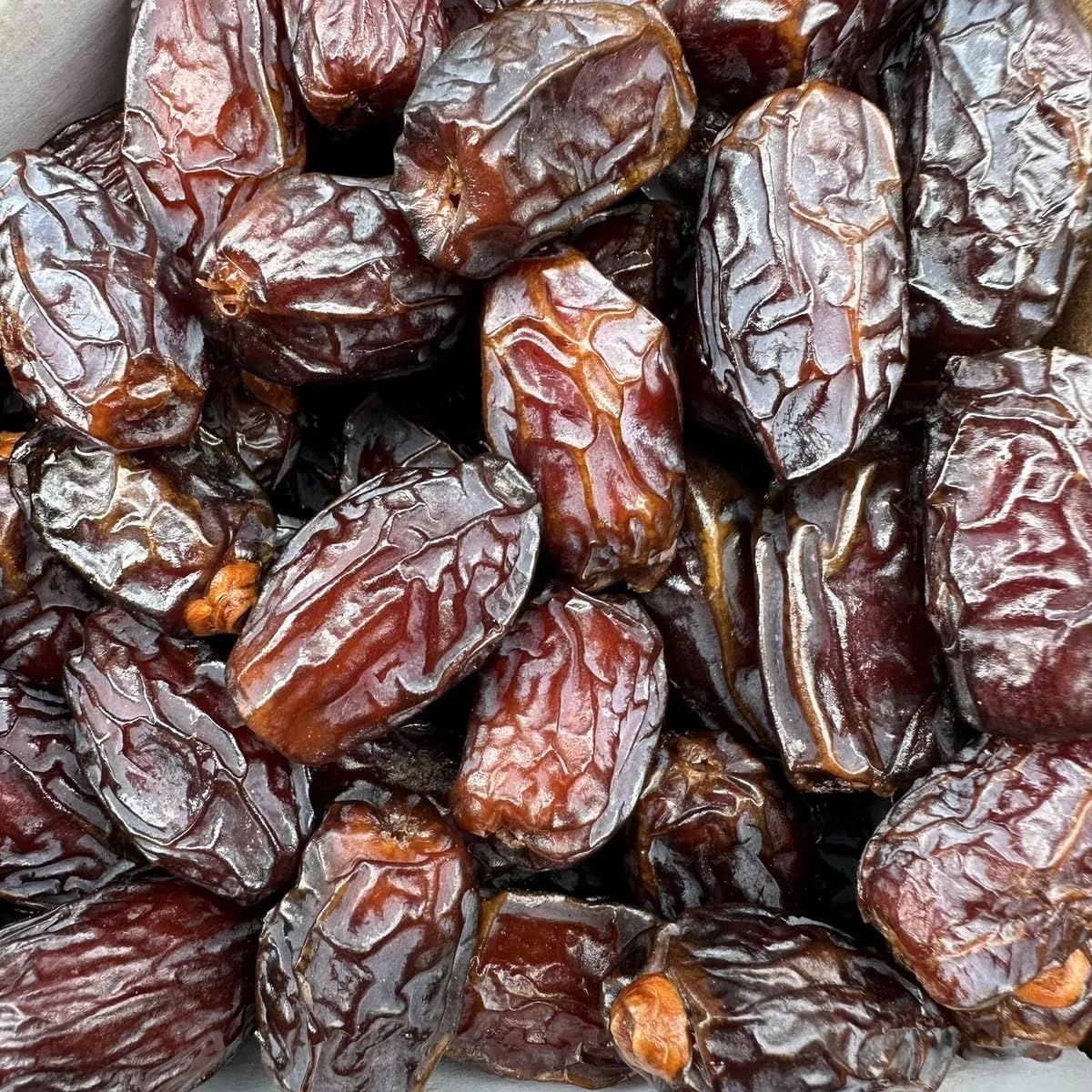 US Snacks Premium Quality Medjool Dates With Pits, Sweet and Natural California Desert Grown Dates in Resealable Bag (2 Pound)