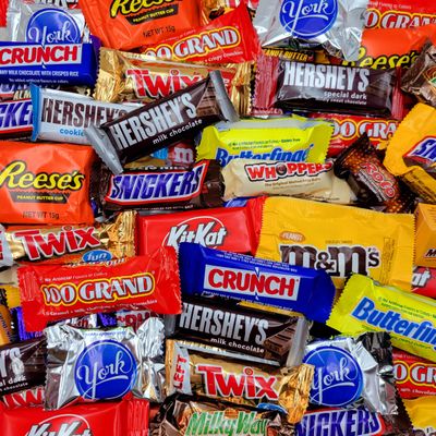 Assorted Chocolate Candy Variety Pack - 2lb Chocolate Candy Individually Wrapped - Bulk Chocolate Assortment Great for Party Favors, Sharing and Snacking - Chocolate Candy Bulk Pack - 2 Pounds