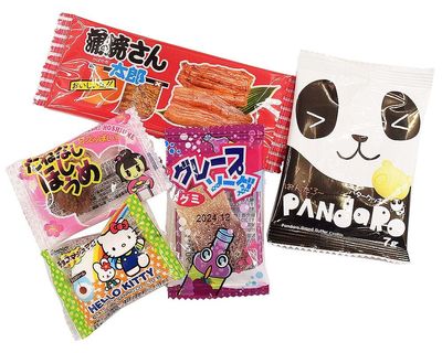15 Japanese Snacks Assortment Gift "MAIKO" DAGASHI Set Japanese Dagashi,Gummy, Marshmallows Japanese Food With MAIKO sticker Pio big bazar
