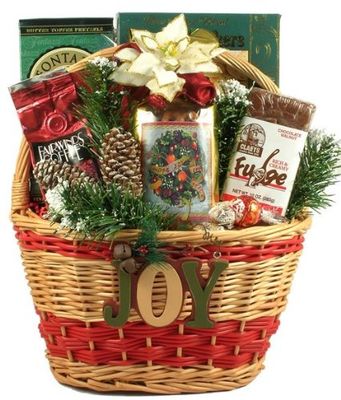 Gift Basket Village: Tis the Season - Cozy Holiday Treats with Cookies, Chocolate, Cheese, More