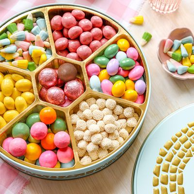 Easter Snack Gift Box Variety Candy Mix Gift Basket  Spring Candy, Almonds, Chocolate, Gummies, Gourmet Food  Care Package, Treat Assortment for Adults, Families, Kids  Bonnie and Pop