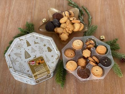 DUX Christmas Cookies Octagonal Tin 9.17 Oz 3 Pack, Assorted Variety Pack of Cookies In A Decorative Tin For Gift Giving Or Display, Chocolate And Vanilla Flavors