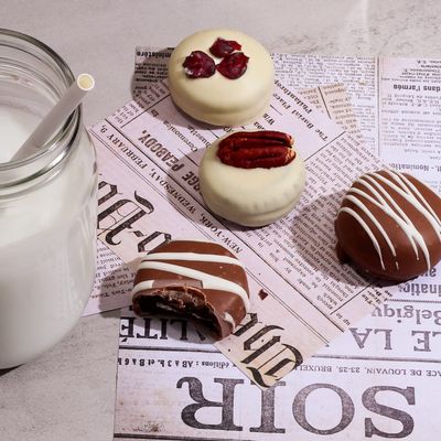 Cookies Gift Box - Milk Chocolate Cookie Gift Basket - Cookie Gift Baskets - Gourmet Cookies Gift - Milk Chocolate Gift for Birthdays, Anniversary