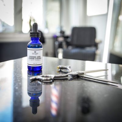 HENRI ET VICTORIA Beard Oil Cognac and Cuban Cigars Fragrance Canadian Made by Skilled Artisan Moisturizing, Non-Greasy, Natural Ingredients 28g (1oz)