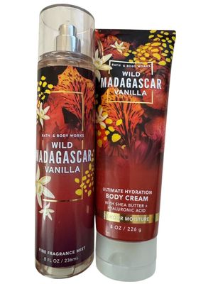 Bath Body Works Fragrance Gift Sets (Strawberry Snowflakes Mist-Cream Set)