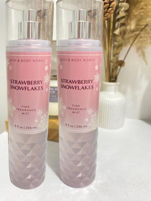 Bath Body Works Strawberry Snowflakes Fine Fragrance Body Mist Gift Set 8 oz Pack Lot of 2 (Strawberry Snowflakes) 8 Fl Oz (Pack of 2) 16 Fl Oz