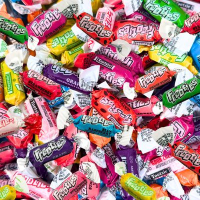 Tootsie Frooties Assorted Candy Mix (10 Fruity Flavors) - Tootsie Roll Taffies, Ultimate Fruity Variety Pack, Gluten Free, Peanut Free &amp; Kosher Fruit Chews 1.5 Lb