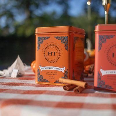 Harney &amp; Sons Caffeinated Hot Cinnamon Sunset Black Tea with Orange and Cloves Tin 20 Sachets (Pack of 1)