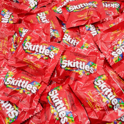 SKITTLES Original Fun Size 32oz individual packs Bulk Bag, Original Fruity, Assortment of Flavors (Strawberry, Lemon, Orange, Grape, Lime)