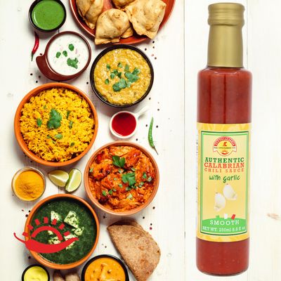 TUTTOCALABRIA Smooth Calabrian Chili Hot Sauce with Garlic, Heat Scale: Medium/Hot Auhentic Smooth Calabrian Chili Pepper Sauce with Garlic, Madewith Calabrian Chili Peppers, Product of Italy, 250 ML