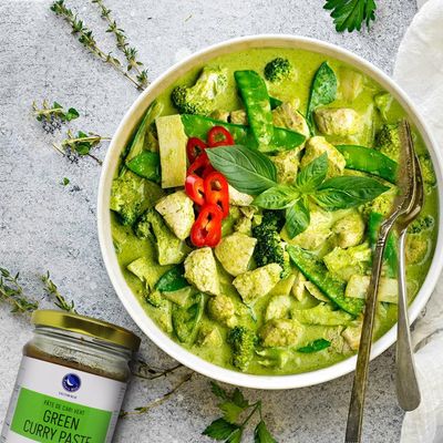 Eastern Blue Thai Curry Paste - Thai Green Curry Paste 8 Oz Ready to Eat Authentic Thai Curry Sauce for Tasty Dishes and Curries Vegan, Gluten Free &amp; Nuts Free Green Curry Paste 227g