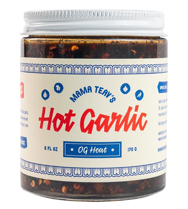 Mama Teav&#39;s Hot Garlic Chili Crisp - Spicy Umami Crunchy Chili Oil Condiment - All Natural Vegan Healthy - Cold-Pressed Grapeseed Oil - 6oz