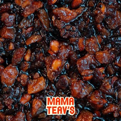 Mama Teav's Hot Garlic Chili Crisp - Spicy Umami Crunchy Chili Oil Condiment - All Natural Vegan Healthy - Cold-Pressed Grapeseed Oil - 6oz