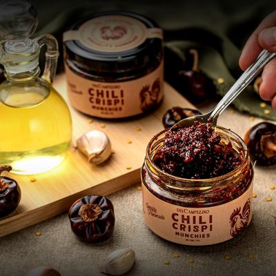 Hot Chili Oil, 7 Oz Hot Chilli Olive Oil, Salsa Macha, Gourmet All-Purpose Hot Sauce with Garlic Chili Oil Crisp, Sesame Seeds &amp; Peppers