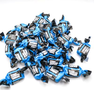 DM Sweets Sweet Licorice Toffee - 100 Pieces of Fresh Soft Chewy Delicious Individually Wrapped Creamy Toffee, Blue