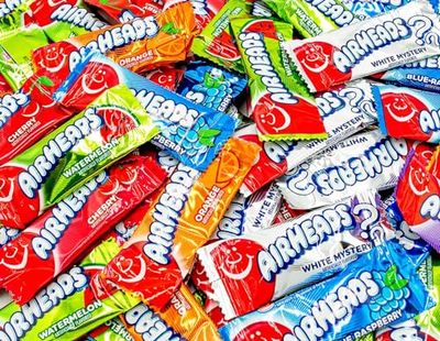 AIRHEADS Mini Bars Candy 1 lb - Bulk Bag, Assorted Flavors, Chewy Fruit Taffy, Gluten Free, Individually Wrapped (40 Pieces)