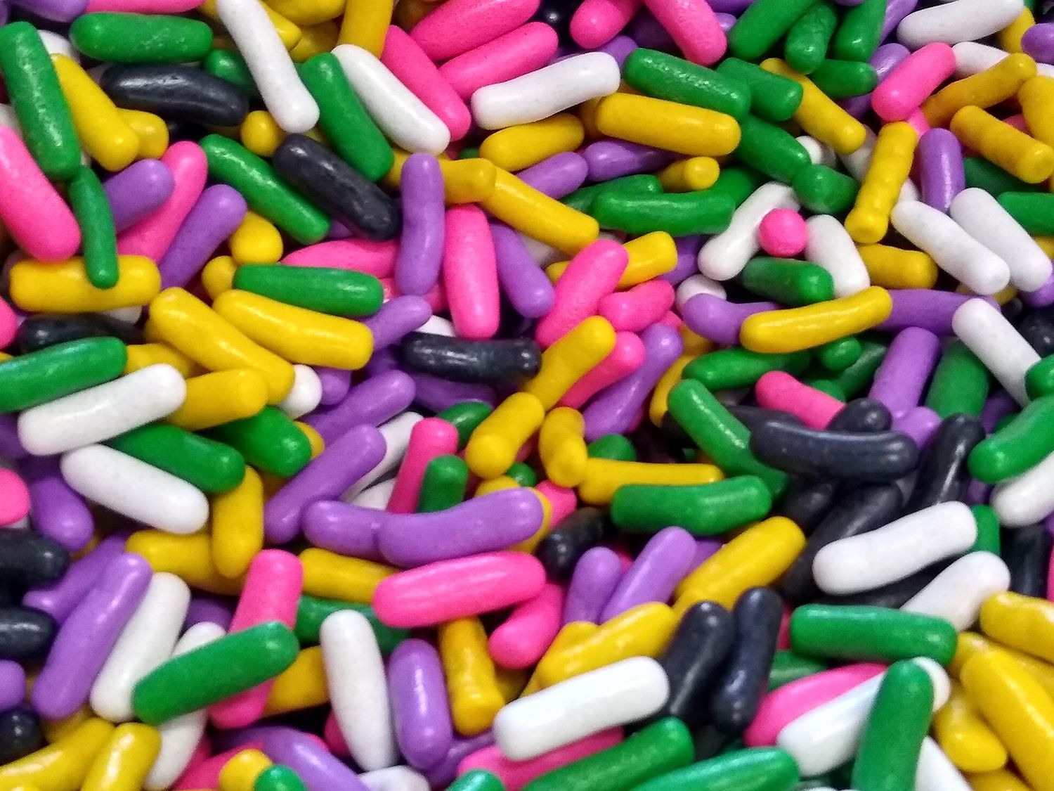 Emporium Candy Kenny&#39;s Licorice Pastels - 1.5 lbs of Crunchy Colorful Fresh Black Licorice Candy with a Hard Outer Shell, Pink