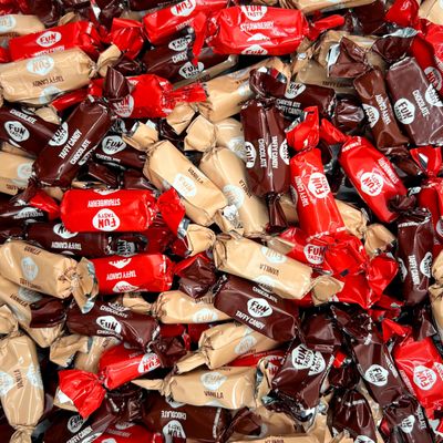 Neapolitan Taffies Candy Mix - 2 Pound Bulk Pack (150 Count) - Premium Assorted Caramels - Vanilla, Chocolate, Strawberry