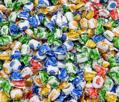 FRUIT FILLED Hard Candy 2 lb - Bulk Bag, 4 Assorted Flavors, Fruity Liquid Center &amp; Hard Shell, Individually Wrapped (540 Pieces), Colombina Drops