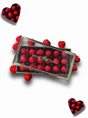 Bergen marzipan 18 piece Gift Box Strawberry Shape Marzipan