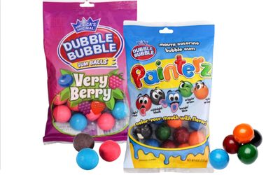 Dubble Bubble Painterz Mouth Coloring Bubble Gum (4 Oz) Dubble Bubble Very Berry Gum balls (4 Oz) Assorted Fruit Flavors Gumballs for Vending, Parties Bundled with a Soko Smiles Pocket Bag.