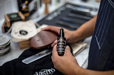 Suavecito Premium Blends Beard Oil - Leave-In Beard Conditioner For Softening Hair, Hydrating Skin, Eliminating Beard Dandruff, Healthy Beard Growth - Whiskey Bar Fragrance - 1 oz