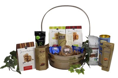 Gift Basket Village: Golden Elegance Medium - Luxurious Assortment of Cookies, Nuts, Wafer Rolls, Chocolates Candy, Ideal Gift