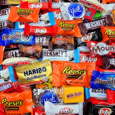 Assorted Chocolate Candy Variety Pack - 2lb Bulk Chocolate Candy Individually Wrapped - Chocolate Candy Assortment for Sharing and Parties - 2 Pound Bulk Candy Mix