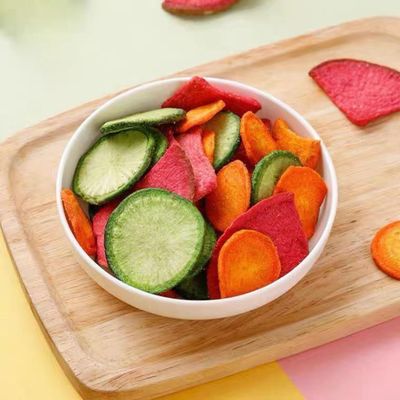 Three-Colour Radish Crispy 7.76 OZ Chips Dried Mixed Radish Chips Carrot Green Radish Red Radish Crispy Chips Holiday Gifts Delicious Snack 220g