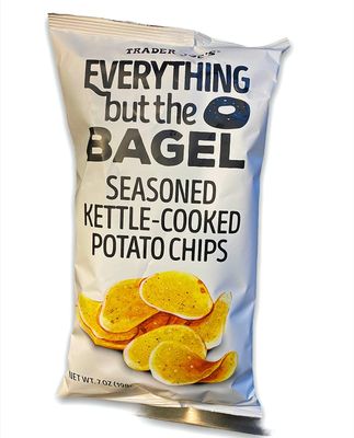 Trader Joe s Everything but the Bagel Seasoned Kettle Cooked Chips 2 bags 7 Ounce Pack of 2