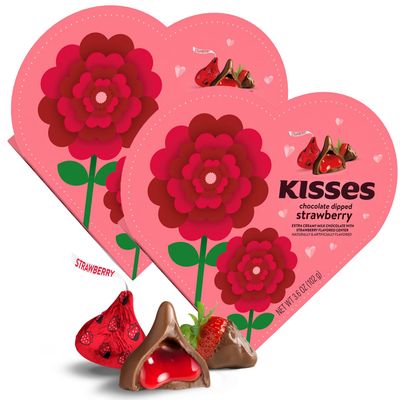 Hershey Strawberry Kisses Heart Gift Box - 2 Pack Chocolate Dipped Strawberry Milk Chocolate Candy Mother&#39;s Day Candy - 3.6 Oz Box