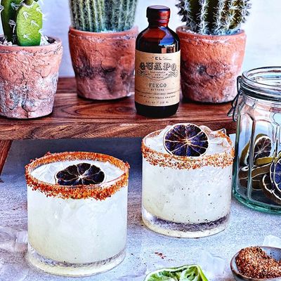 El Guapo Fuego Bitters 4 Fl Oz Bottle - Award Winning Tex-Mex Cocktail - Mixologists and Cocktail Enthusiasts - Elevate Drink Experience - Habanero Grapefruit Essence