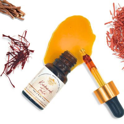 TATSAT Kumkumadi oil For spotless, glowing, and wrinkle-free skin, enriched with organic saffron for brightening and radiance. an authentic Ayurvedic anti-aging and moisturizing tailataila paka-10ml