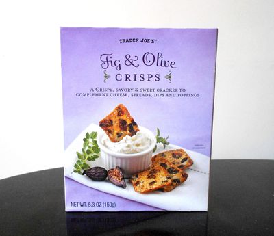 Trader Joe&#39;s Fig Olive Crisps, Net WT. 5.3oz(150g)